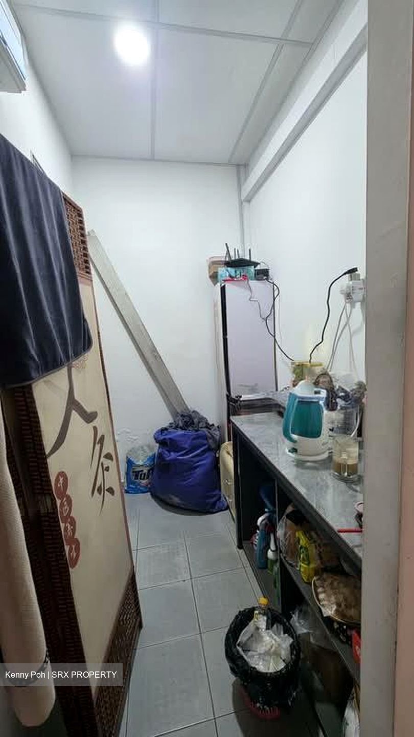 Tampines Street 81 (D18), Shop House #562453851